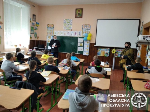 Львівські прокурори провели зустріч зі школярами з нагоди 30-річчя ратифікації Україною Конвенції ООН про права дитини