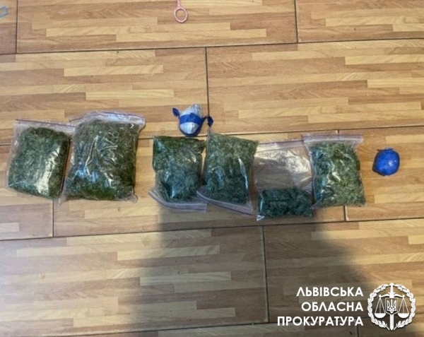 На Львівщині викрито діяльність злочинної групи, яка займалася продажем наркотиків у соцмережі 