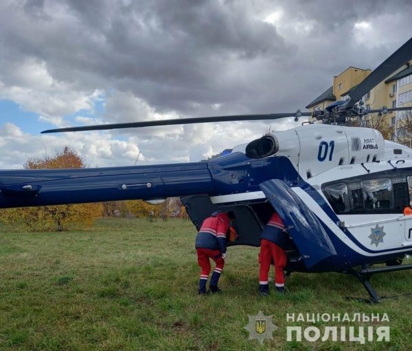 Ще одна аеромедична евакуація на Львівщині: поліцейський гелікоптер доставив до Львова 7-річного пацієнта