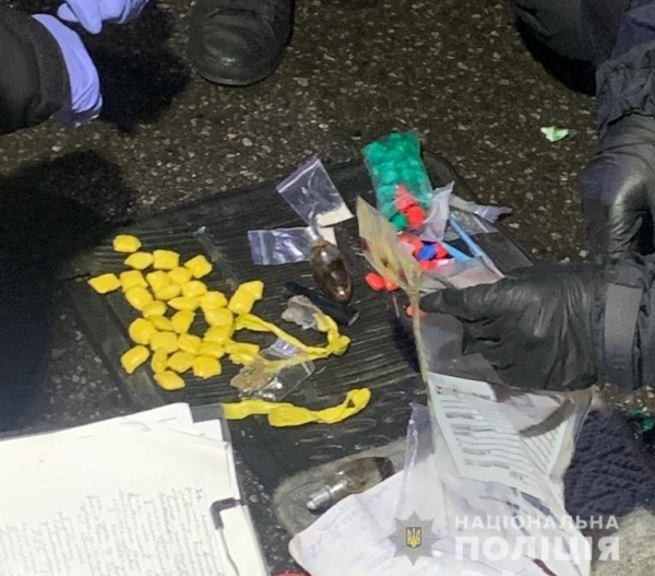 «Амфетамін», «метадон» і «солі» – на Львівщині правоохоронці затримали групу наркозбувачів з Волині