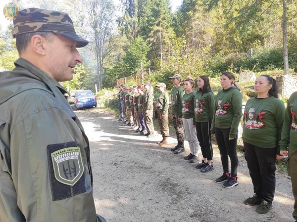 На Львівщині дівчат навчали військовому вишколу на честь Олени Степанів