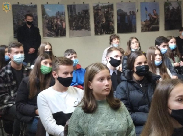 Десятикласницю львівської школи обрали президентом обласного учнівського парламенту