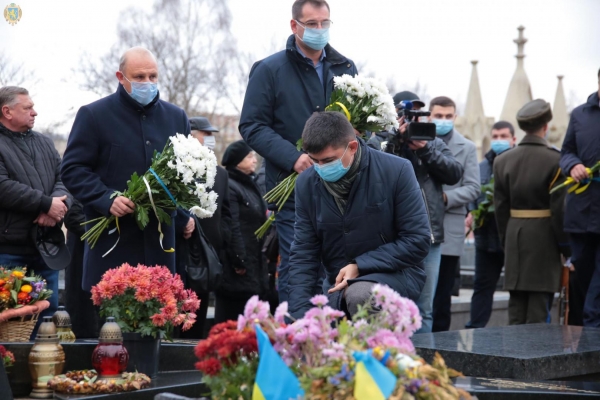 У День Гідності та Свободи у Львові вшанували пам'ять патріотів