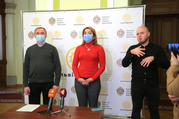 “Практично усі пацієнти, які є на лікуванні у Львівській обласній інфекційній лікарні, не вакциновані”, - медик