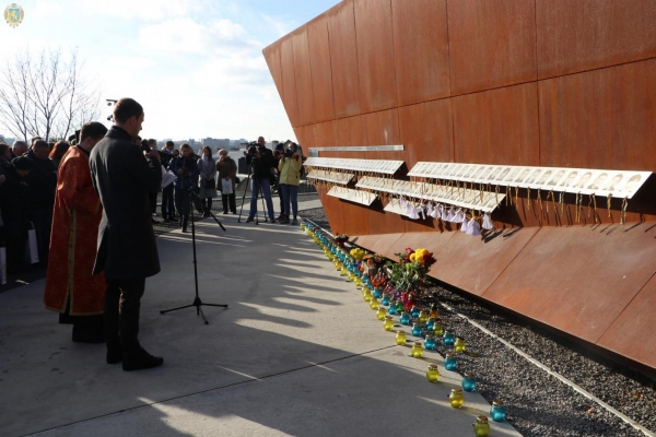 Біля Меморіалу Героїв Небесної Сотні у Львові відбувся захід з нагоди відзначення Дня Гідності та Свободи