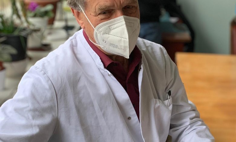 Клаус Екснер, пластичний хірург із Німеччини. Який вже 14 раз приїздить до Львова,безкоштовно оперувати діток із вродженими та набутими вадами
