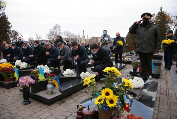 У День Гідності та Свободи у Львові вшанували пам'ять патріотів
