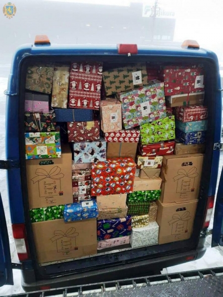 «Різдвяний конвой»: 9000 подарунків прибули на Львівщину з Німеччини