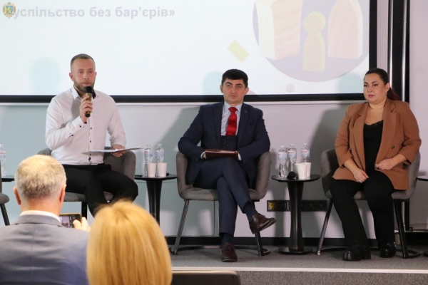 У Львові відбулась панельна дискусія на тему інклюзії та безбар'єрного середовища для дітей