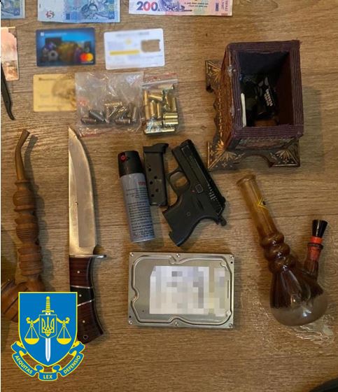 Зберігав зброю та продавав психотропи – у Жидачеві судитимуть місцевого мешканця