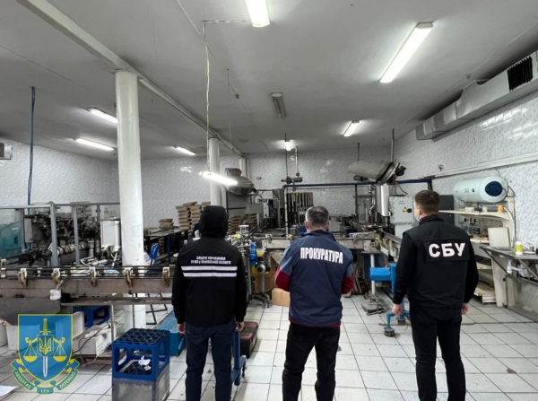 На Львівщині викрито підпільне виготовлення алкоголю на одному із великих лікеро-горілчаних заводів зі щомісячним обігом близько 1 млн грн