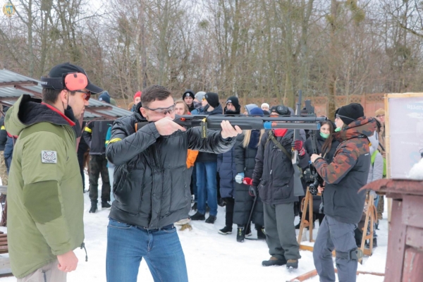 «Не панікуй! Готуйся»: на Львівщині охочі змогли пройти вишкіл для підготовки до умов бойових дій