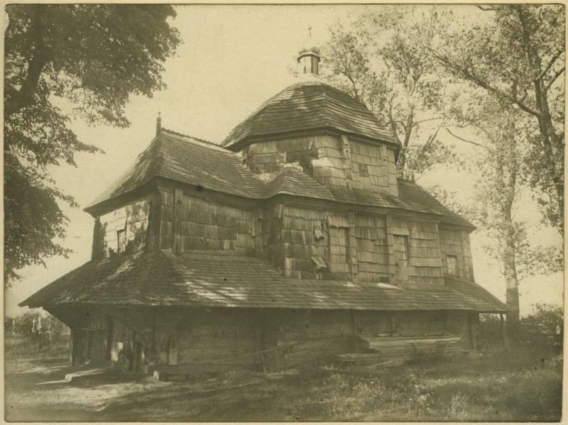 Дерев'яна церква у селі Варяж .Збудована 1677році, розібрана1952році.Світлина 1909р.Стояла на цвинтарі біля границі, називали її "Нагірна".