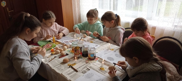 Великодні кошики для воїнів та майстер-класи писанкарства для дітей: як Львівщина готується до Великодня