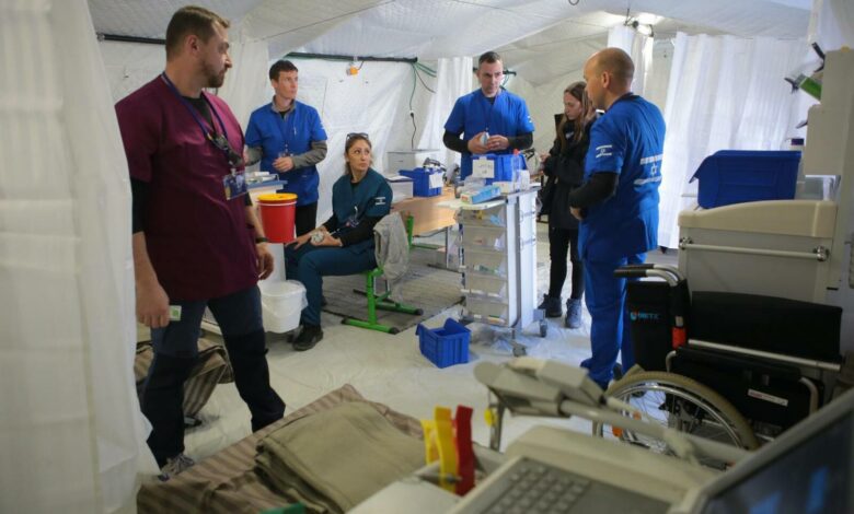 Фото Львівської ОВА: медики ізраїльського польового шпиталю у Мостиськах