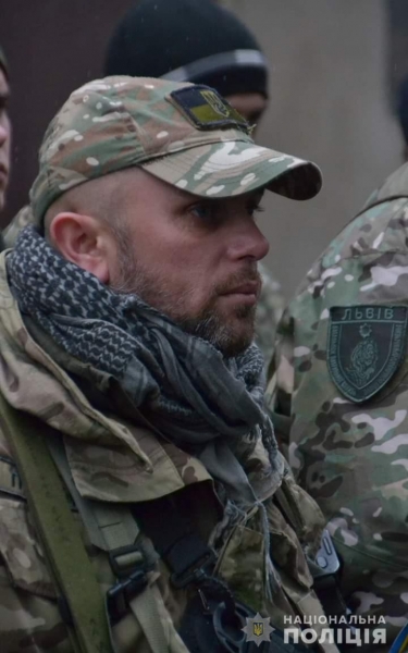 «Мій тато солдат, він не може померти»: у загиблого на сході України поліцейського з Львівщини сиротами залишилося троє дітей