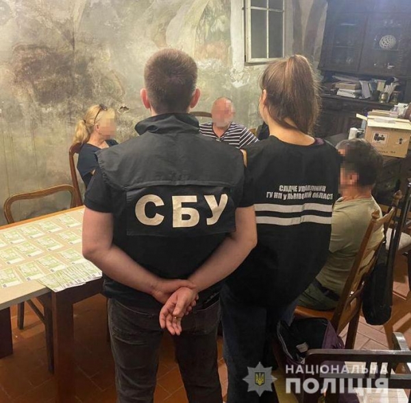 У Львові правоохоронці повідомили про підозри псевдоволонтерам, які заробляли на продажі автомобілів, призначених для Збройних сил України