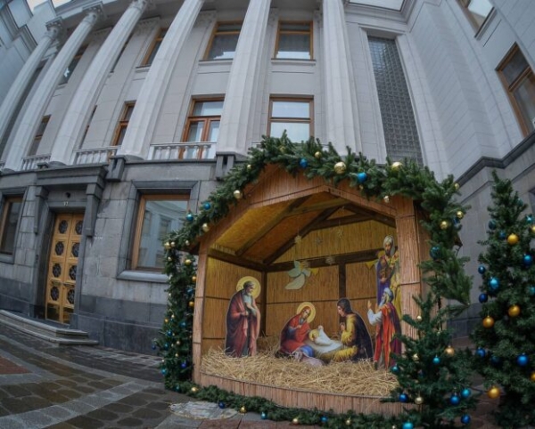 У центрі Києва другий рік поспіль встановили шопку з Яворівщини | Яворівська РДА