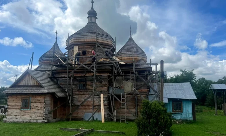 У Заболотцях реставрують дерев’яну церкву