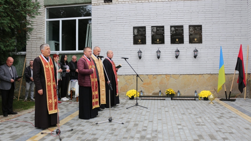 Світлій пам’яті Героїв України: чотирьом випускникам Ліцею №16 встановили меморіальні дошки