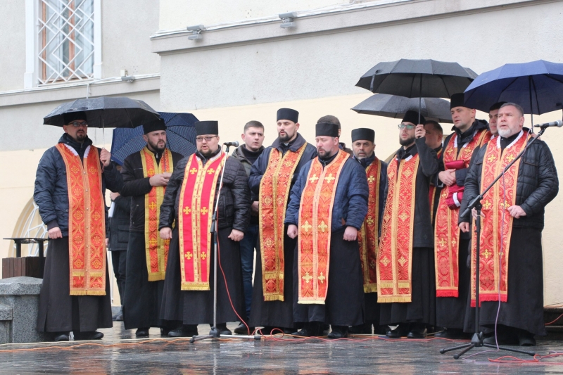 Дрогобицька громада зустріла загиблого захисника В’ячеслава Котенка: завтра відбудеться похорон Героя