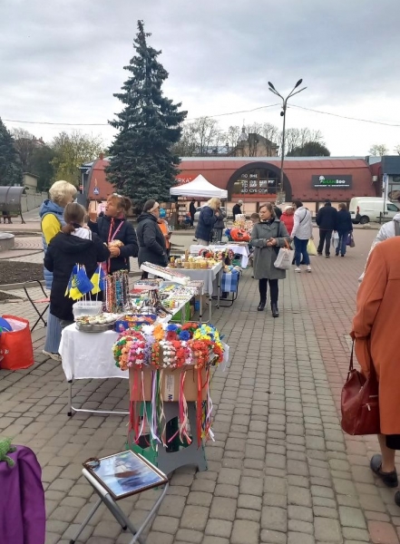 «Дрогобицький крам»: у місті Котермака вчергове ярмаркували для допомоги ЗСУ