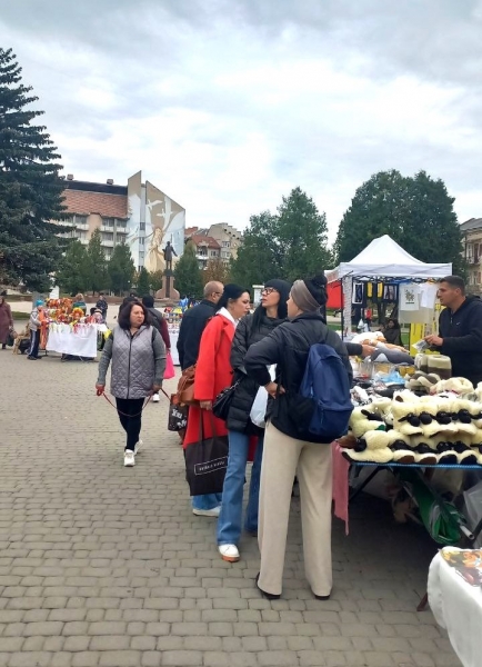 «Дрогобицький крам»: у місті Котермака вчергове ярмаркували для допомоги ЗСУ