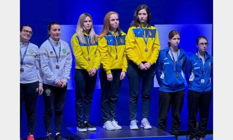 На фото: жіноча трійка у складі Анастасії Павлової, Ірини Третьякової та Соломії Гнип, які з однаковим рахунком 5:1 на шляху до золота здолали у півфіналі команду Ісландії, а у фіналі – Італії.