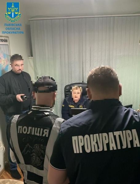 Державну інспекторку одного із управлінь Львівської митниці викрито на одержані неправомірної вигоди