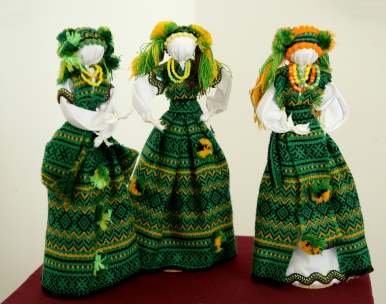 Доторкнутися до прекрасного: у Палаці мистецтв експонують ляльки-мотанки львівської майстрині Оксани Смереки-Малик