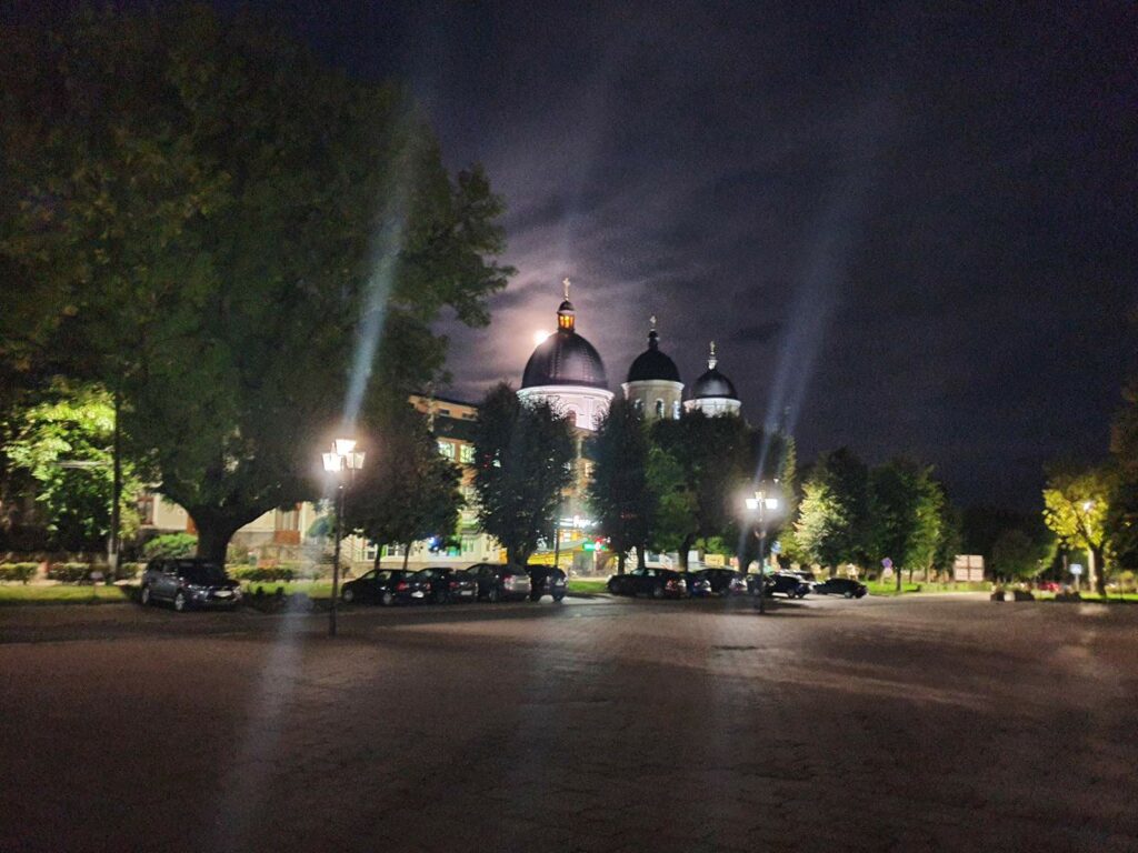 вечірній Сокаль. Вид на храм св.Петра і Павла. Голос Сокальщини