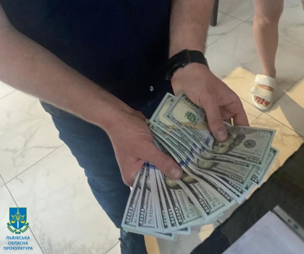 4 000 доларів США за закриття кримінального провадження – підозрюються поліцейські із Червоноградщини