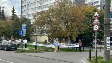 На проспекті Чорновола підприємці вийшли на мітинг проти знесення МАФів та облаштування на їхньому місці пішохідного бульвару.