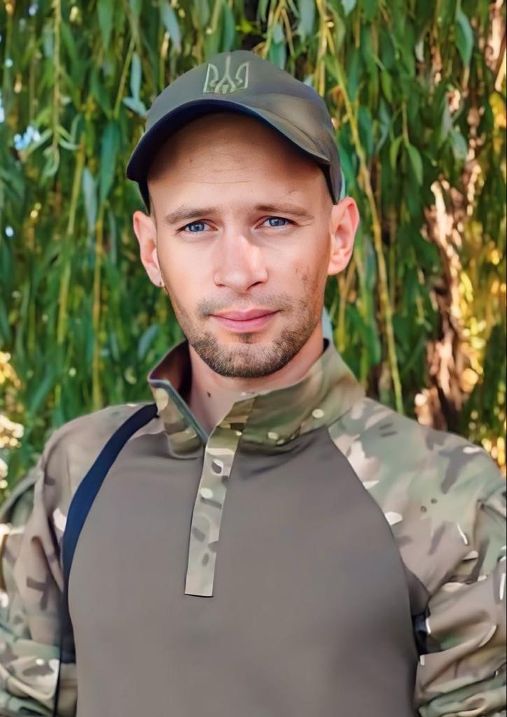 Павло Стасишин (“DJ”) (19.06.1990 – 27.10.2023). Уродженець села Підбірці Львівської області.