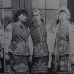 виступає ансамбль дівчат з будинку культури с. Карів.