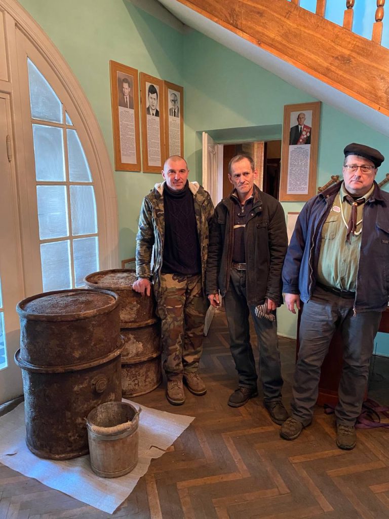 бочки з зерном часів голоду 1947 року