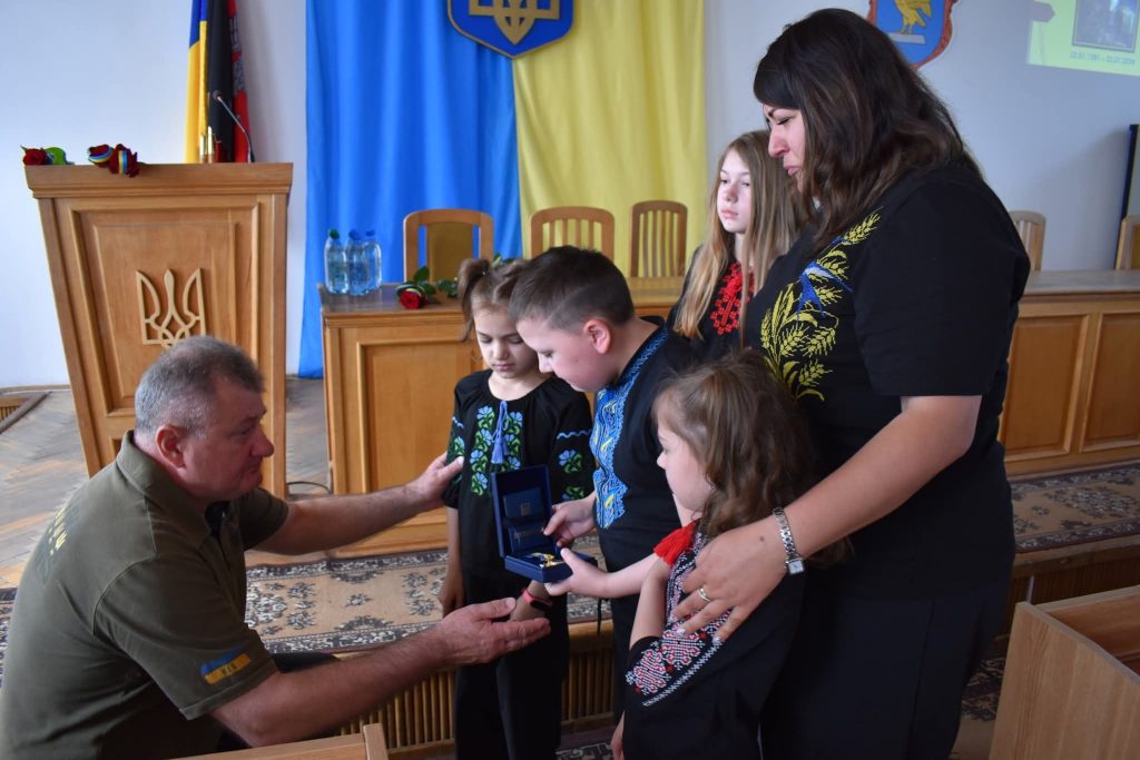 вручення нагороди захиснику з Сокаля Андрію Василюку псомертно