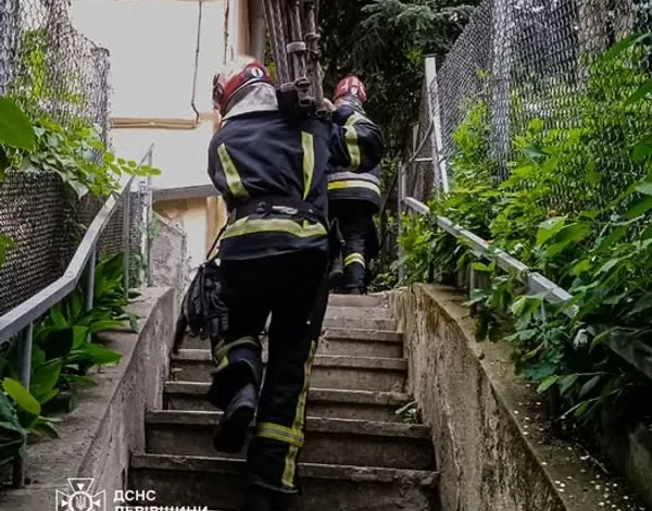 У Львові екстрені служби врятували 88-річну жінку