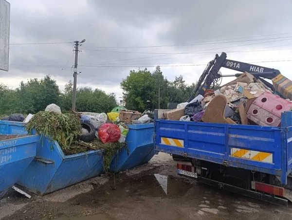 У Стрию просять жителів сіл не звозити великогабаритне сміття до міських контейнерів