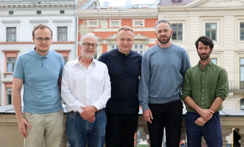 Французькі теслі, які відновлювали Нотр-Дам, допоможуть у реставрації даху в центрі Львова