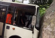 У Львові на перехресті Під Дубом і Замарстинівської зіткнулися мінівен та автобус