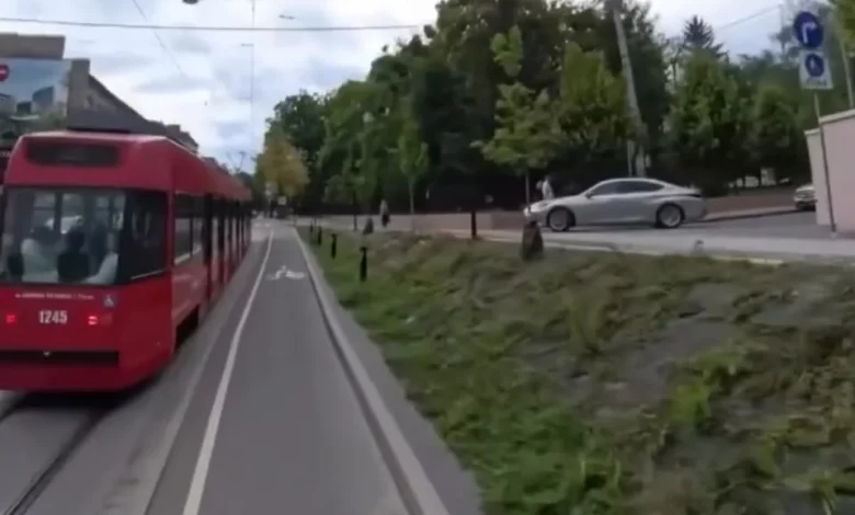 На Львівщині водій Lexus виїхав на тротуар, його виявили через соцмережі