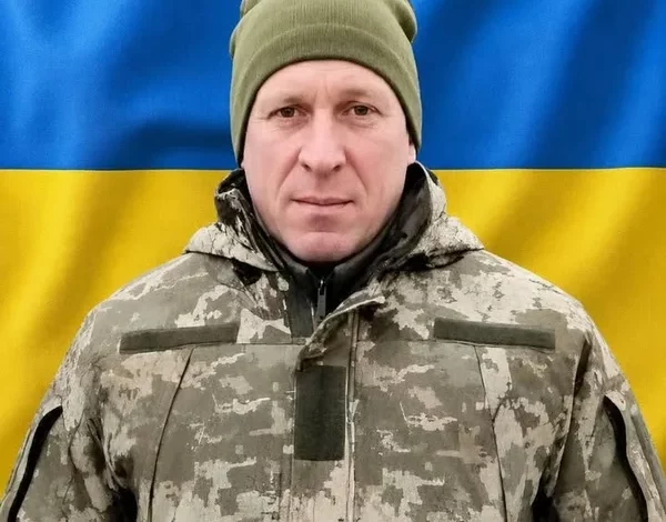 У Червоноградській громаді попрощаються із захисником Андрієм Олійником