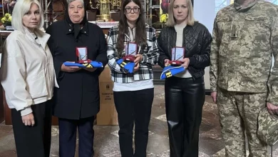 Родинам трьох полеглих захисників з Дрогобицької громади вручили «Хрест Героя»