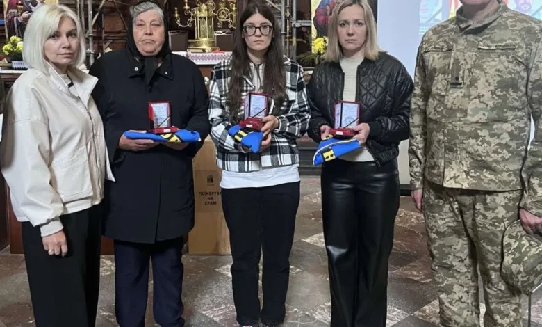 Родинам трьох полеглих захисників з Дрогобицької громади вручили «Хрест Героя»