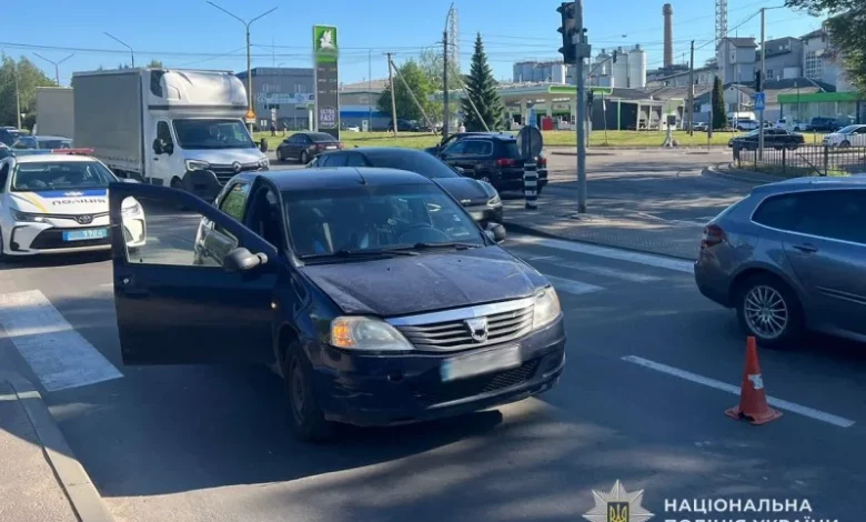 У Львові на перехресті Пасічної та Вашингтона автомобіль травмував пішохідку