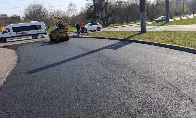 На проспекті Чорновола у Львові на вихідних ремонтуватимуть дорогу