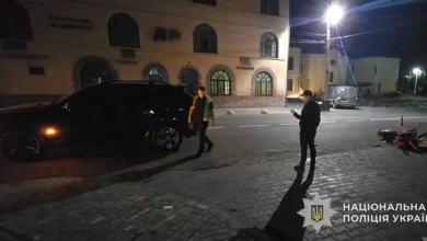 У Великих Мостах мотоцикліст і неповнолітня пасажирка травмовані внаслідок зіткнення з BMW