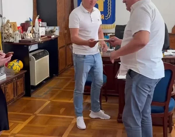 У Стрию вісім сімей після 20 років очікування отримали право власності на квартири