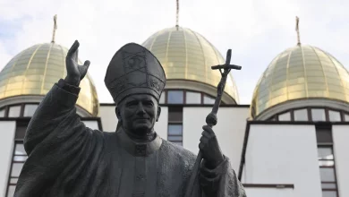 У львівському храмі відкрили фотовиставку «Папа і Сихів» до 25-річчя візиту Івана Павла ІІ